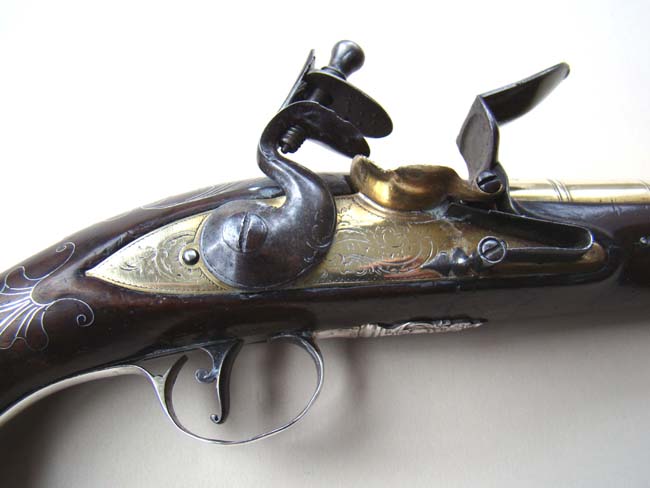 A rare pair of English  Naval Officers' flintlock pistols with brass cannon blunderbuss barrels and silver mounts by William Grice of Birmingham circa 1770 — image 3